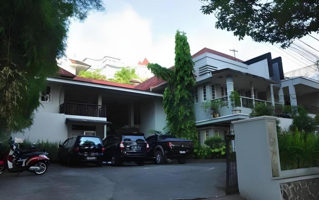 Minahasa Hotel *