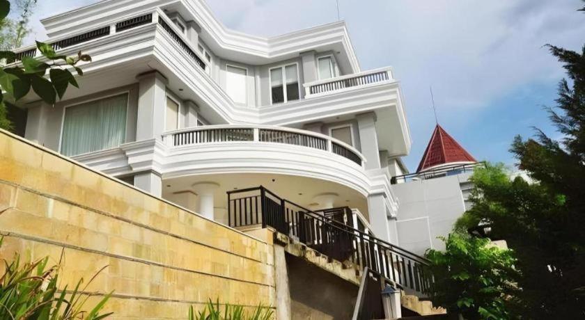 Minahasa Hotel *