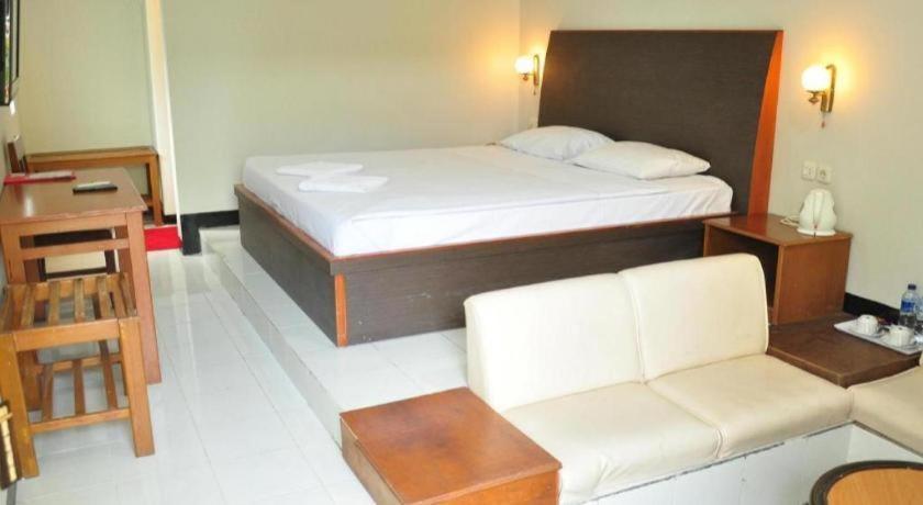 Minahasa Hotel *