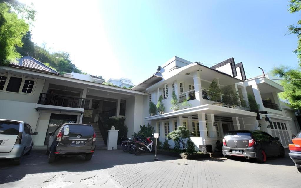 Minahasa Hotel *